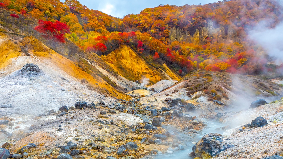 Japan_Hokkaido_Shikotsu-Toya National Park_Noribetsu Jigokudani_shutterstock_1088439347 (1)