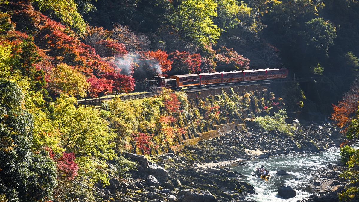Japan_Kyoto_Arashiyama_Hozu River_pixta_94136668