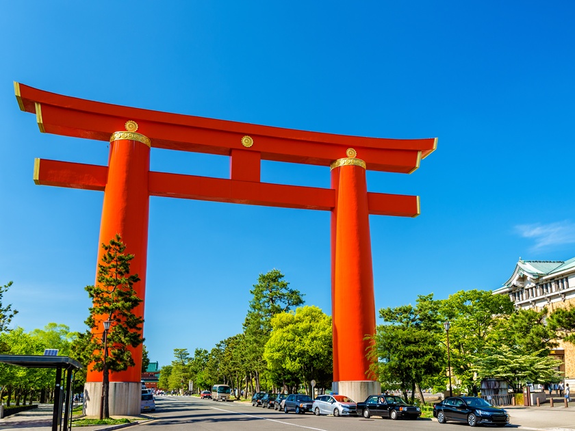 Japan_Kyoto_Heian Jingu Shrine_Torii_Gate_shutterstock_436738726