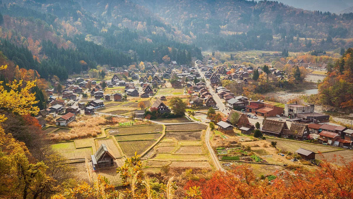 Japan_Gifu_Shirakawago_Autumn_shutterstock_232490086