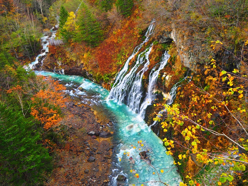Japan_Hokkaido_Biei_Shirohige_fall_pixta_44902584_M.jpg