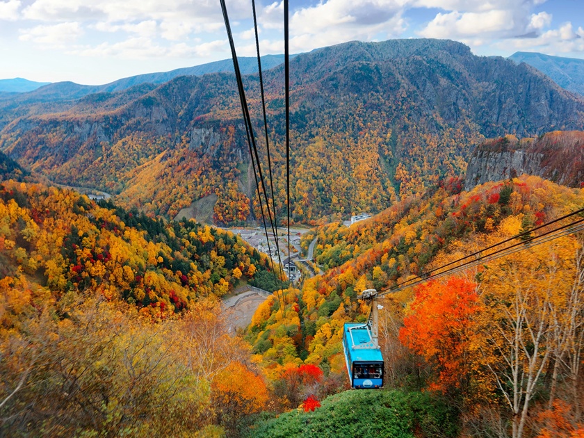 Japan_Hokkaido_Kamikawa_Daisetsuzan National Park_Kurodake Ropeway_shutterstock_1503760910 (1)