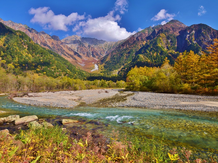 Japan_Nagano_Kamikochi_Japan Alps_autumn_fall_shutterstock_1425266888