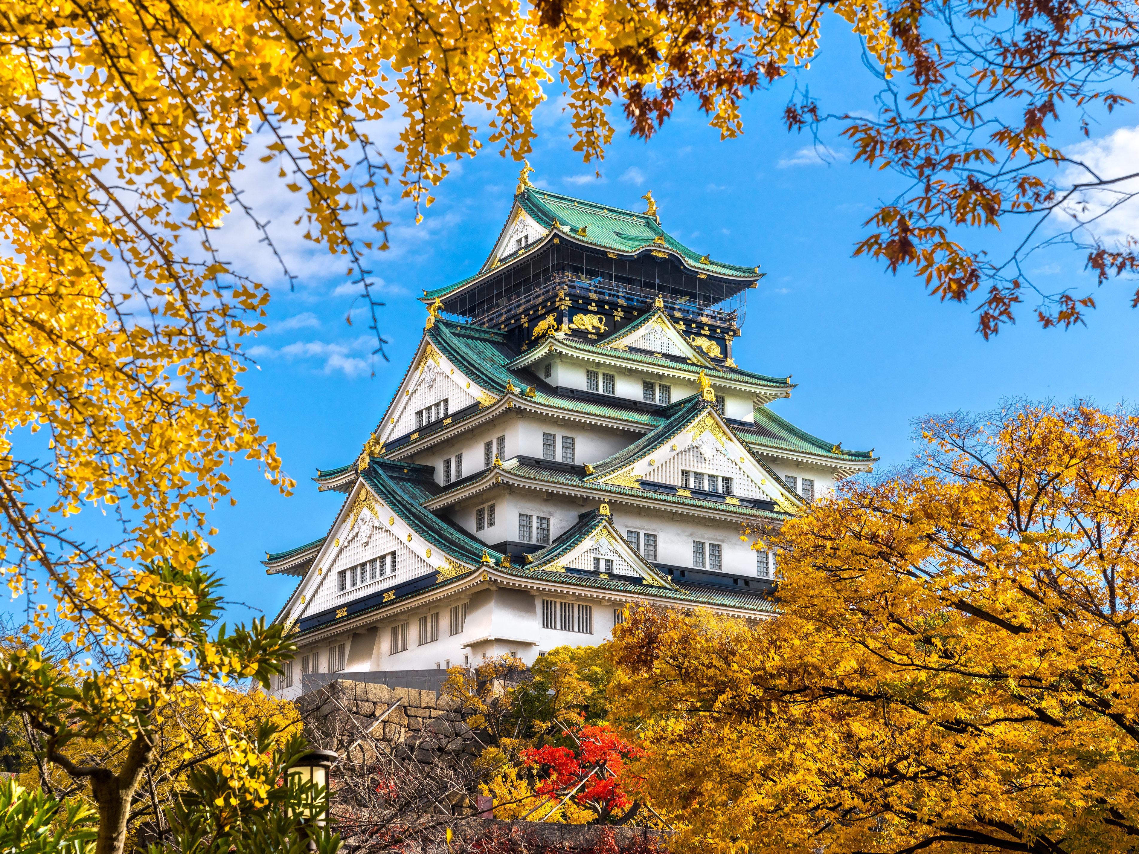 Japan_Osaka_Osaka castle_shutterstock_266843798
