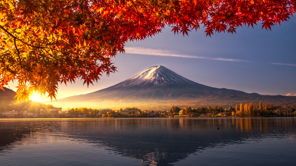 Japan Fall Colors Photography Guide (2025): Iconic Instagram Spots, Best Times, and Pro Tips