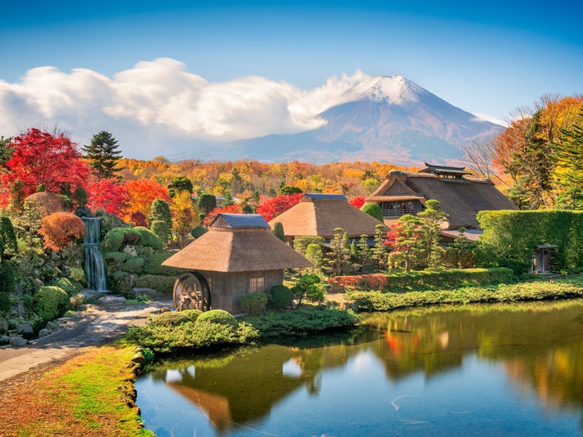 Japan_Yamanashi_Oshino Hakkai_shutterstock_1144510793