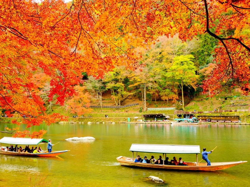 Kyoto Arashiyama Private Yakatabune: Elegant Boat Ride