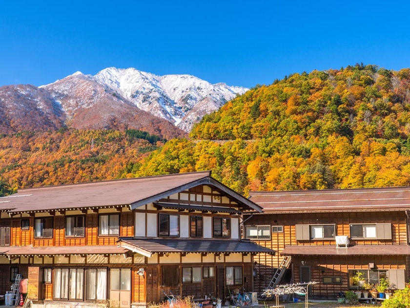 Weekend Shirakawago Day Trip Bus Tour from Kanazawa Station