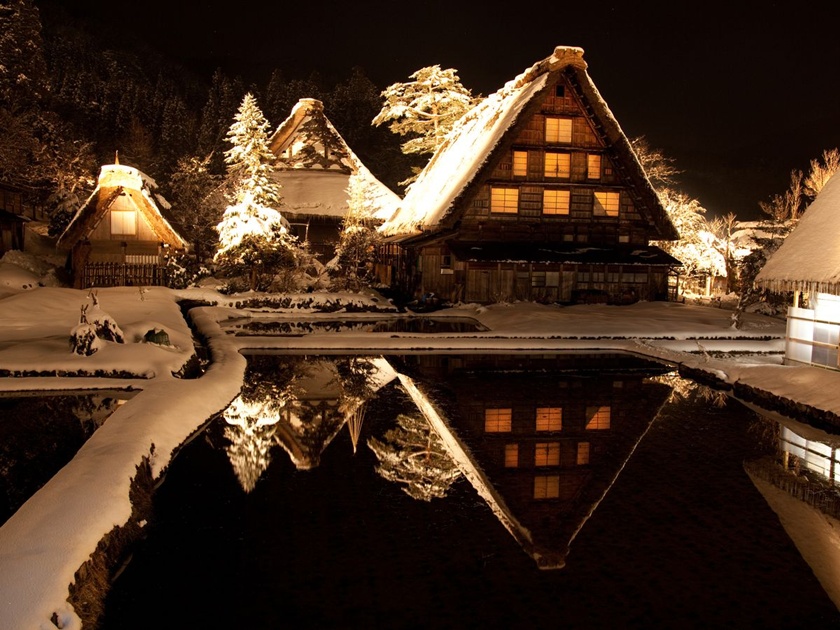 The beauty of snowy Shirakawa-go