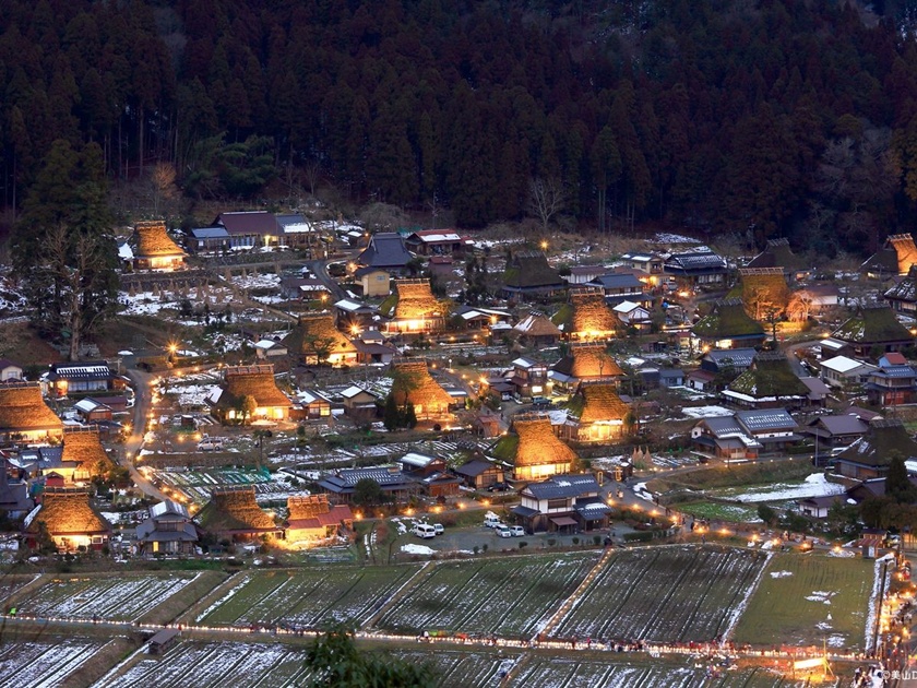 Kayabuki no Sato Winter Lanterns (Yukitōrō): See Miyama’s Thatched Village Glow