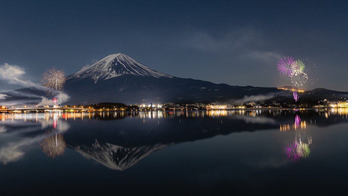 Kawaguchiko Winter Fireworks & Saiko Ice Festival