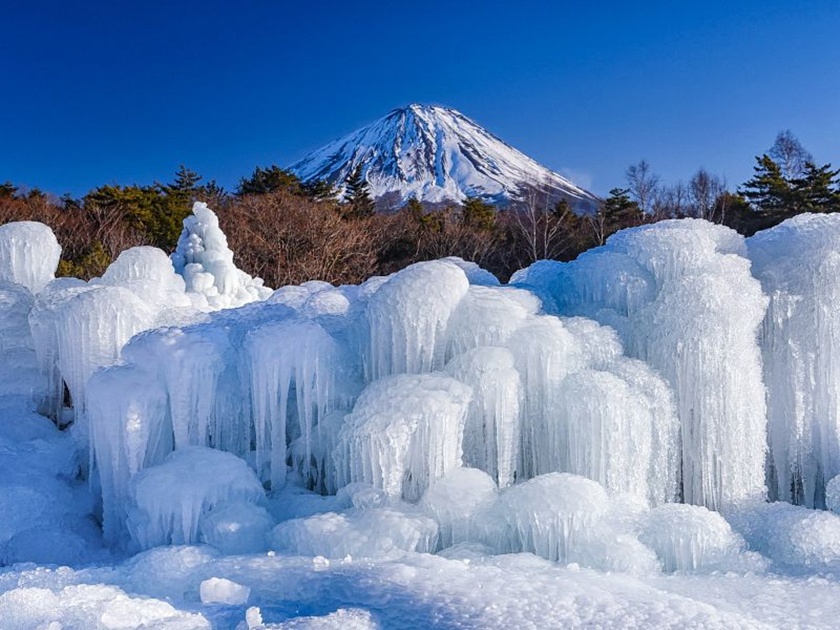 Kawaguchiko Winter Fireworks & Saiko Ice Festival