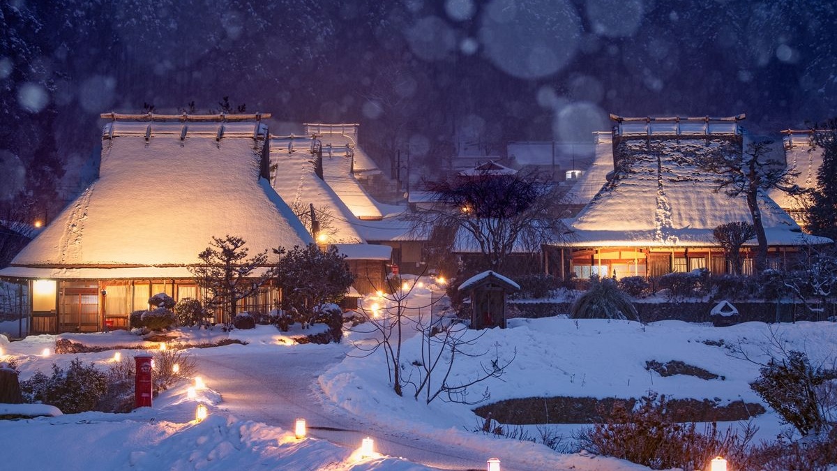 Kayabuki no Sato Winter Lanterns (Yukitōrō): See Miyama’s Thatched Village Glow