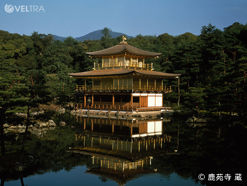 黄金の金閣寺と水鏡