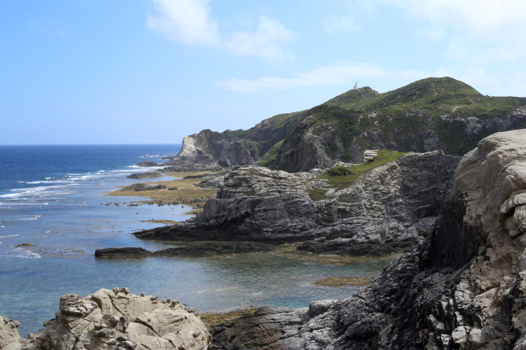 悲しい過去をもつ渡嘉敷島の岸壁