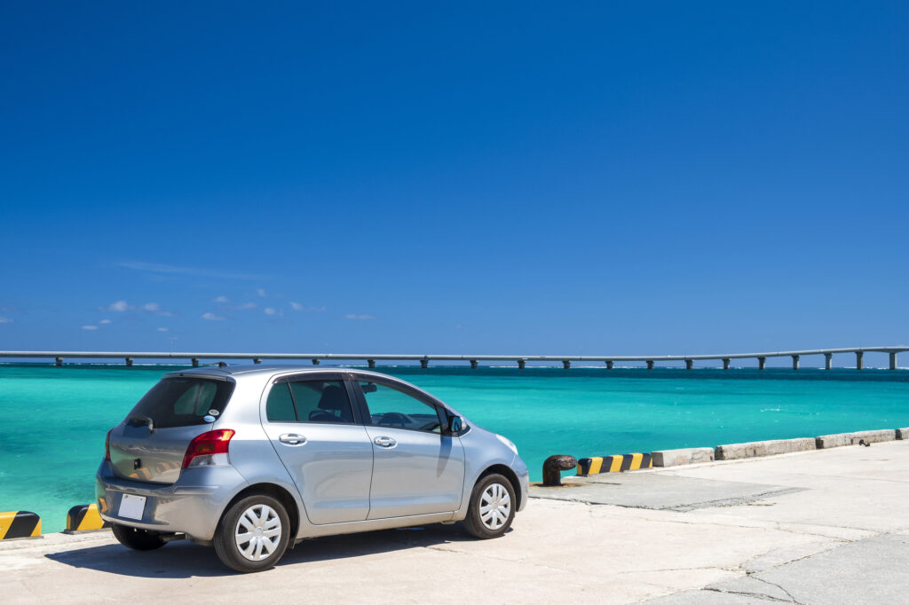 宮古島の海と自動車