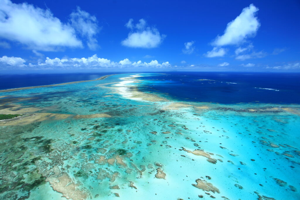 日本で一番キレイな海にも選ばれたことがある久米島の青い海