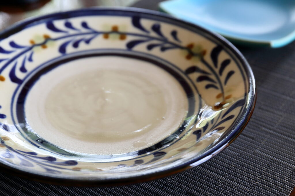 素朴で優しい風合いのやちむんは沖縄土産の定番です。