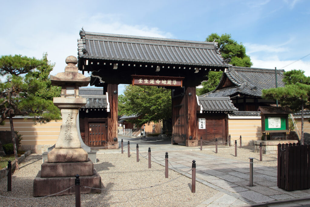 京都壬生寺の山門