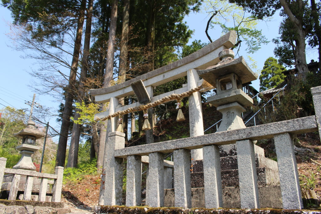 歴史を感じられる愛宕神社の鳥居