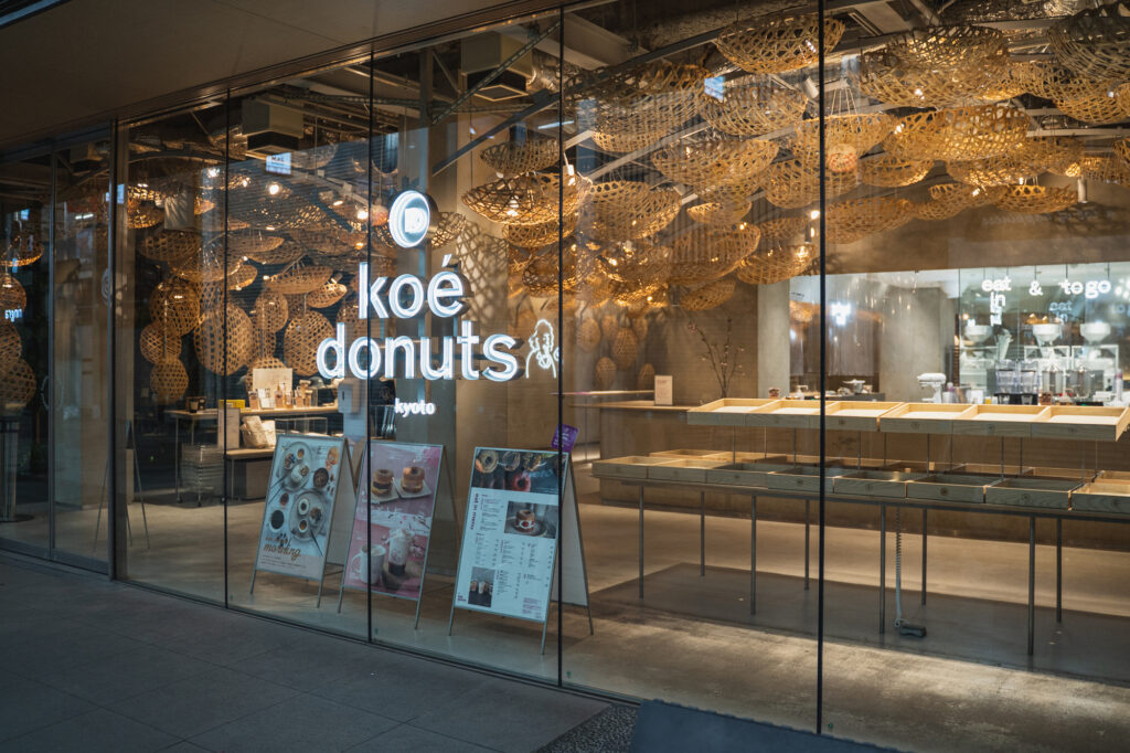 ホテルに併設された人気のドーナツ店、koé donuts（コエドーナツ）