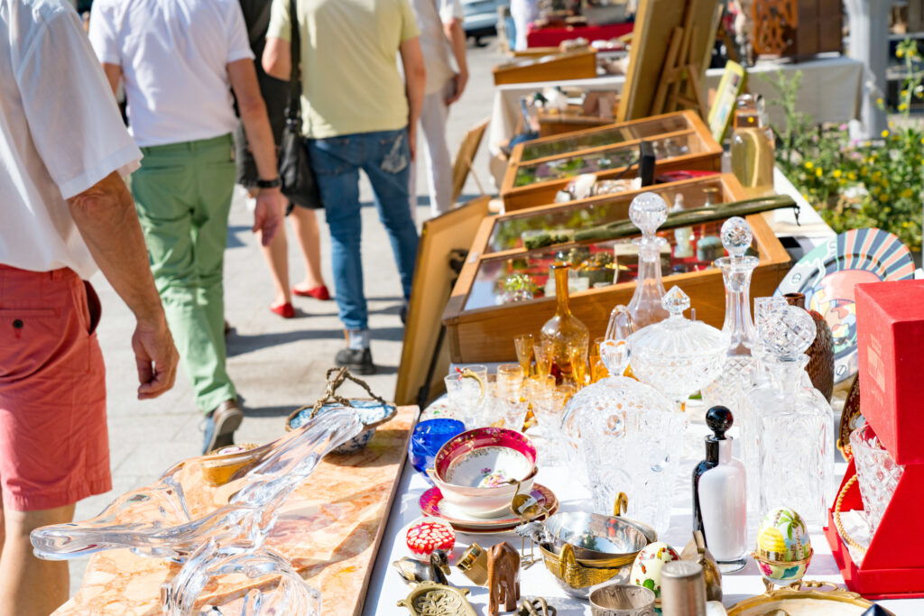 パリで開催される蚤の市