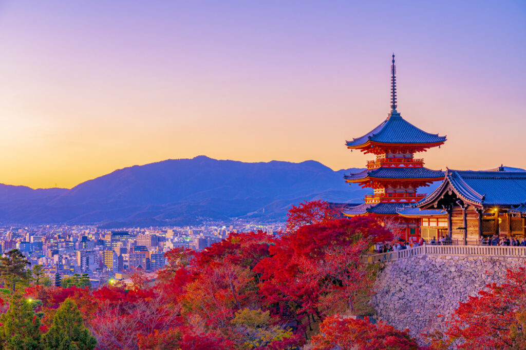夕焼けと京都の紅葉