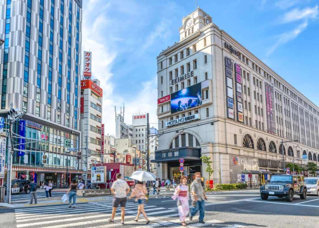 東京浅草駅前交差点