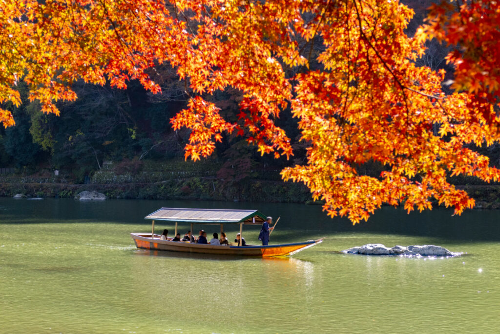 秋の京都と小船
