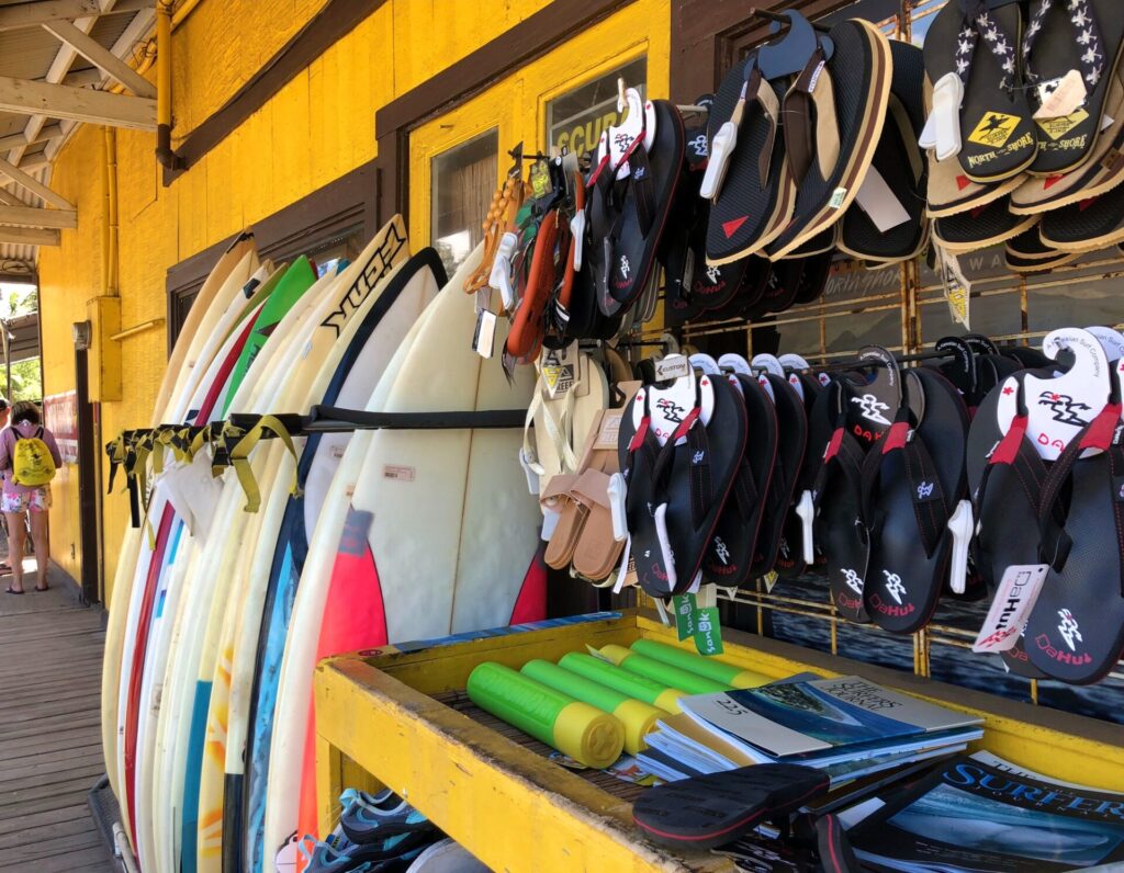 サーフボードとビーチサンダル