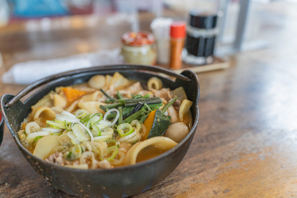 午後: ぶらり街歩き+フルーツたっぷりスイーツ堪能プラン