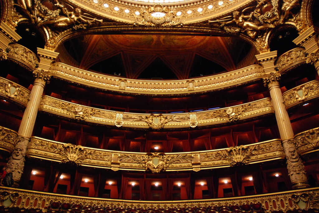 パリのオペラ座の観客席