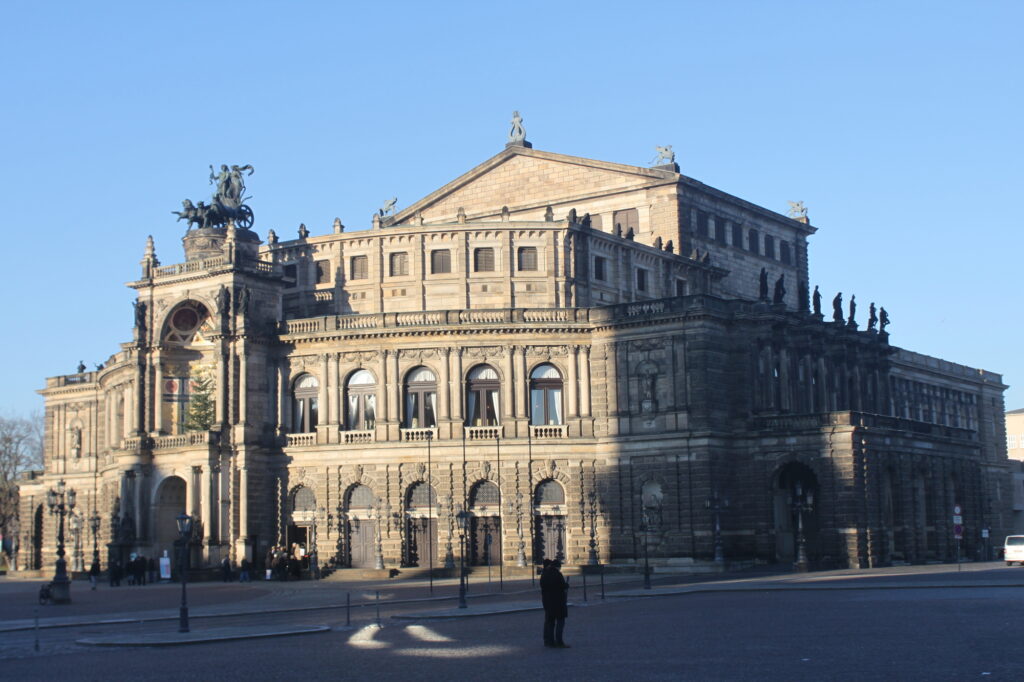 ゼンパー・オーパー