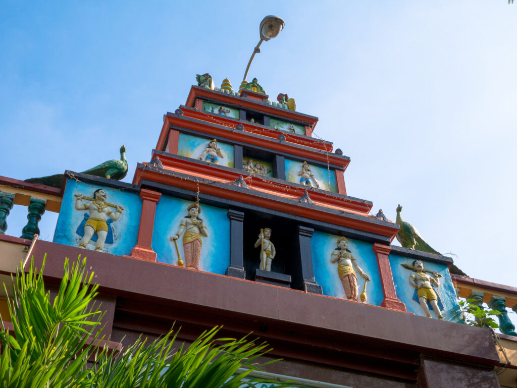 ベトナム式のタイルがかわいいスリタンディユッタパニ寺院