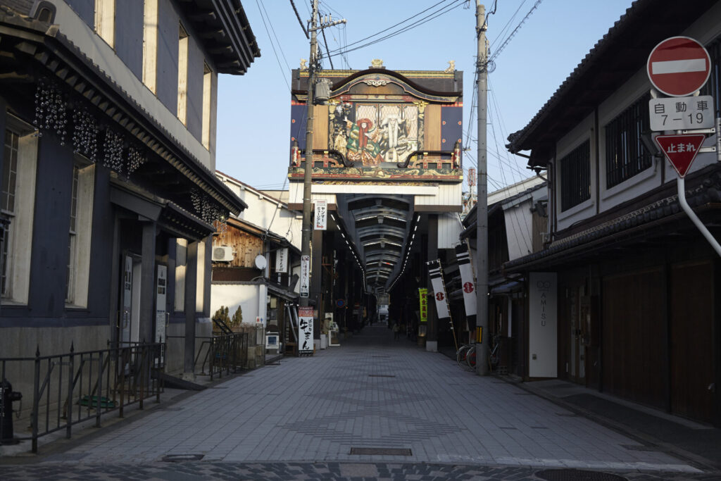 午後: 黒壁スクエア