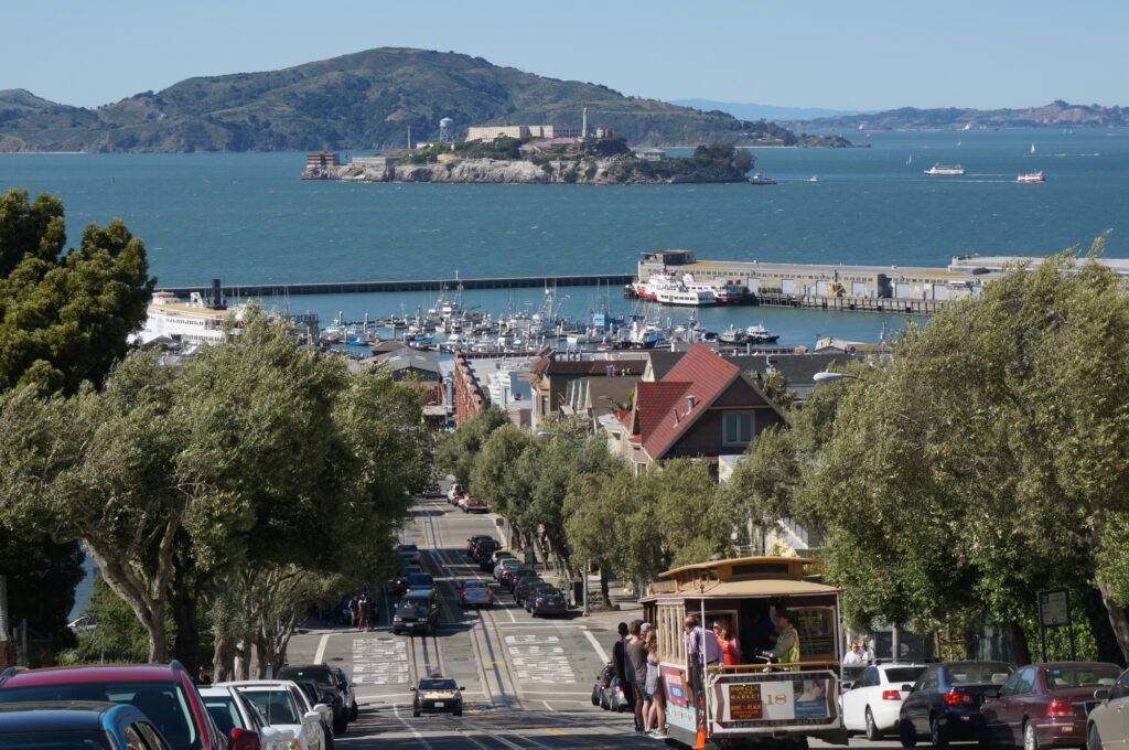 サンフランシスコ　路面電車とアルカトラズ島