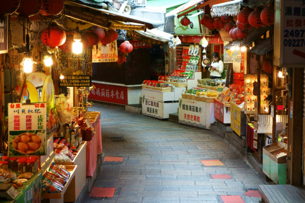 基山街での食べ歩きと雑貨チェック