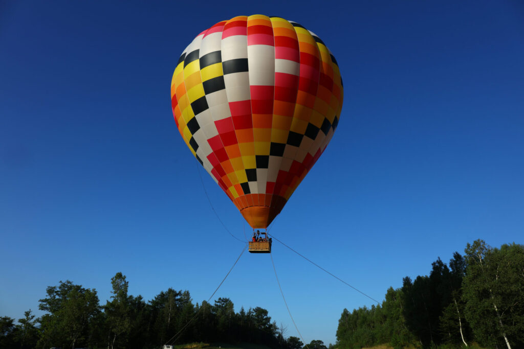 午後: 熱気球体験