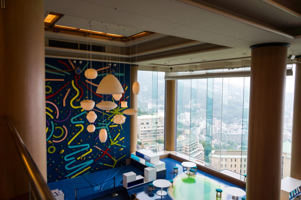 星野リゾート リゾナーレ熱海の親子で楽しめるロッククライミング