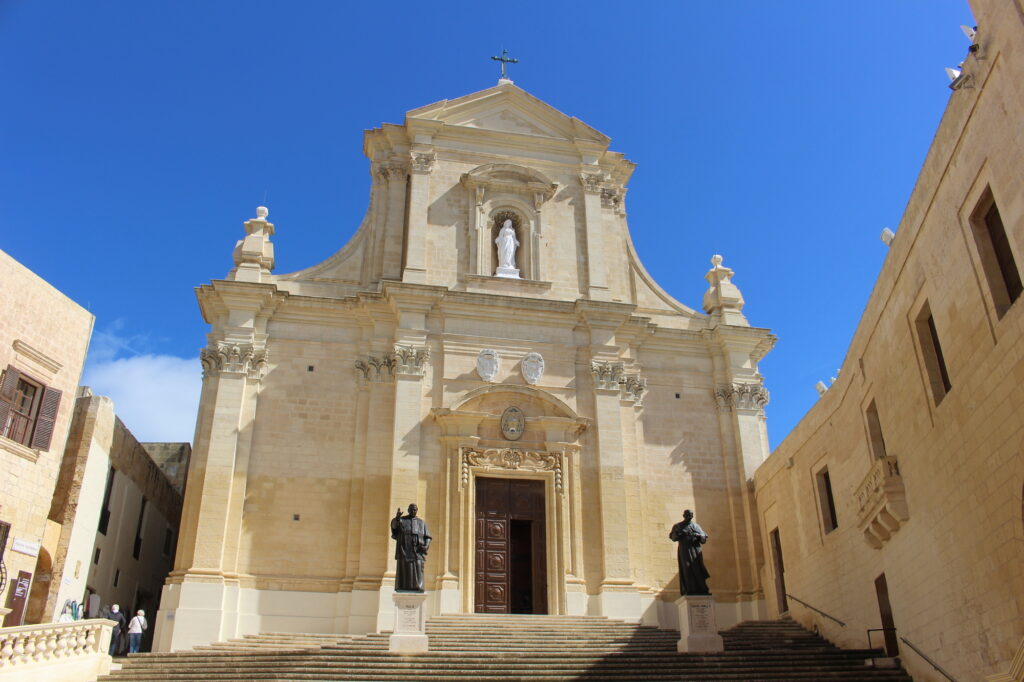 午前: ゴゾ島探索