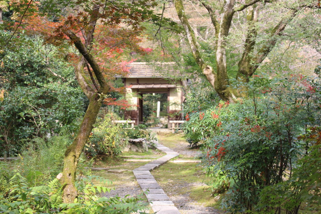 嵯峨野の静かな紅葉スポット直指庵