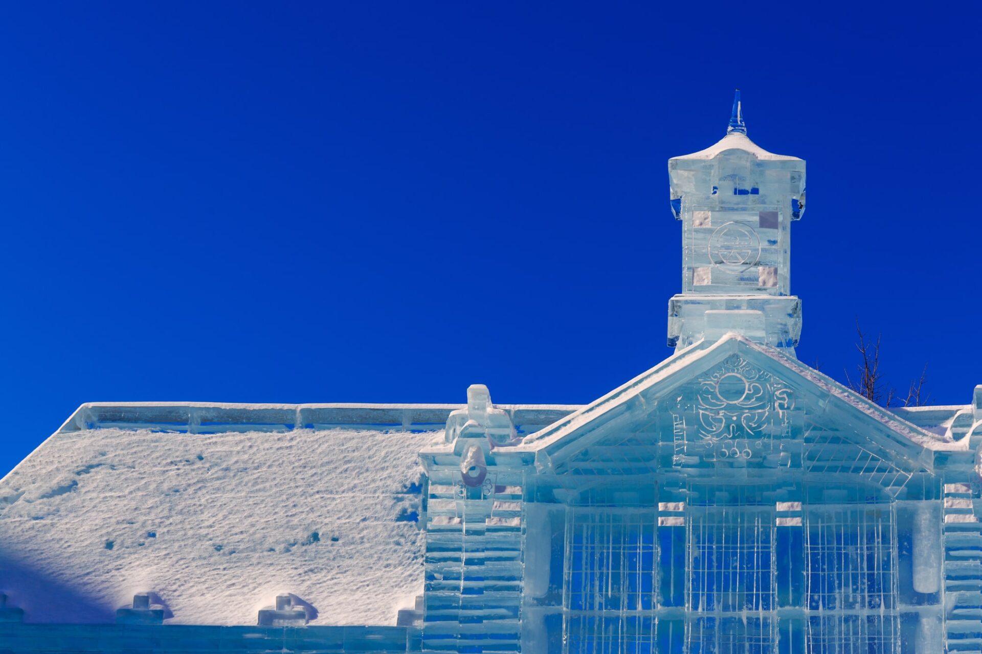 精密に作成された札幌雪まつりの彫刻