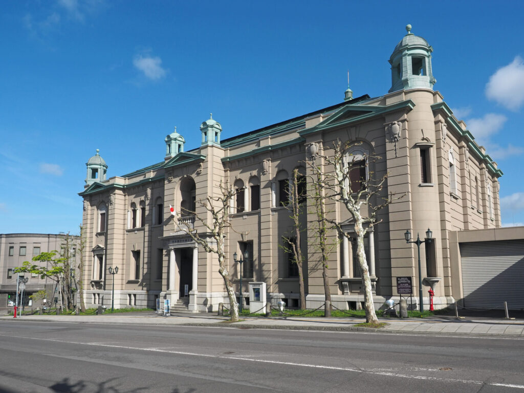 午前: 日本銀行旧小樽支店金融資料館で金融の歴史を学ぶ