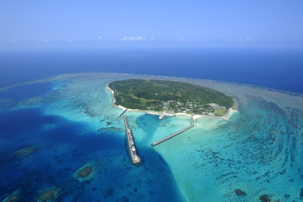 鳩間島の空撮