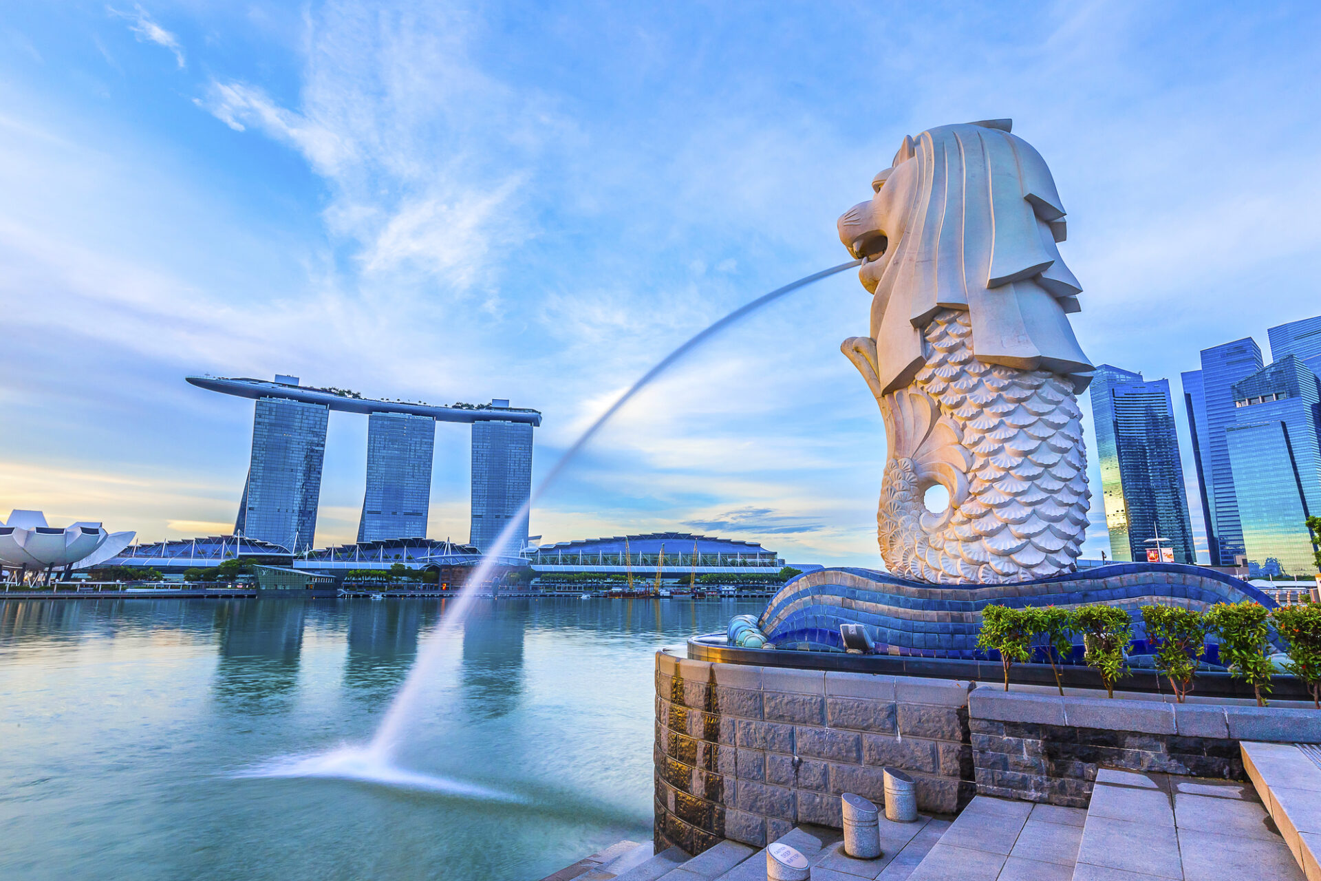 シンガーポールの旅の定番マーライオンとマリーナベイサンズの景色