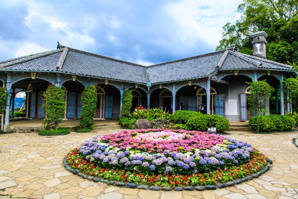 ながさき紫陽花まつり　グラバー園の花壇に咲く紫陽花　