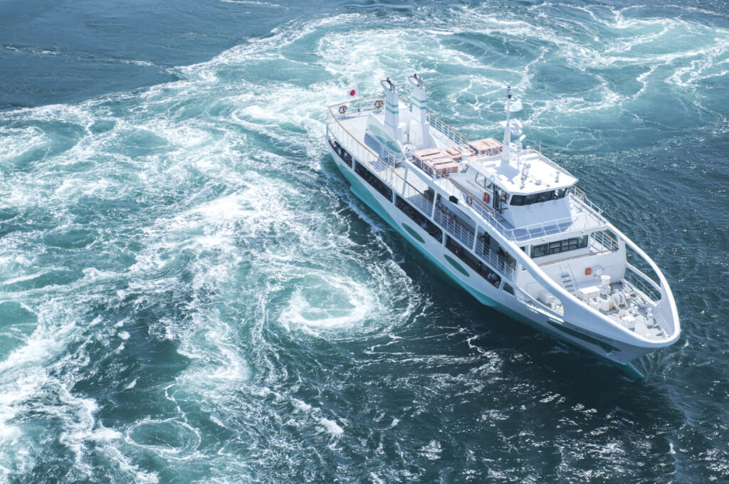 午前: 鳴門の渦潮観潮船で大自然を感じる