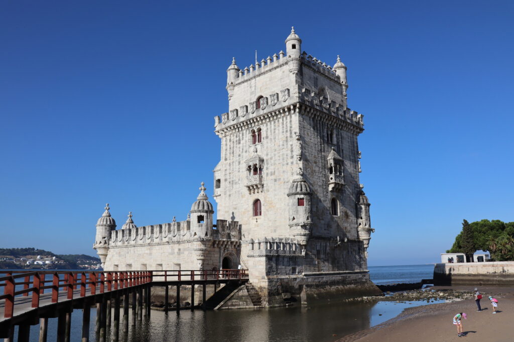 午前: ベレンの塔