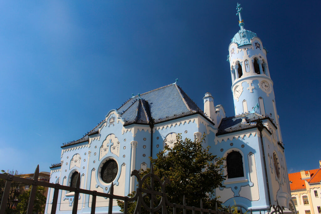 聖エリザベス教会（青の教会）