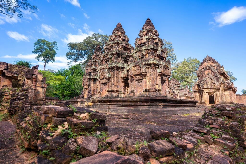 午前: バンテアイ・スレイ観光